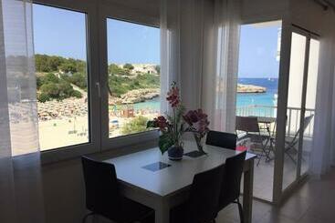 Apartamentos turísticos Beach Front Apartment In Cala Marsal With The Sea View !
