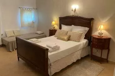 Majatalo La Porte Dorée..