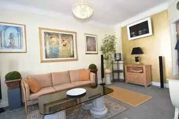 ツーリストアパートメント Fewo1846   Artemis   Vintage Altbau Wohnung Im 4 Og Eines Geschäftshauses Im Stadtzentrum