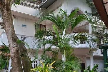 Schronisko Shady Transit