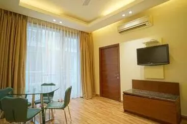 Uds Villa Scandinavian B&b   Next To Vfs