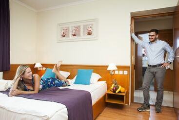 Hotel Holiday Club Apartman