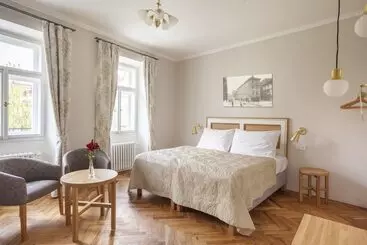 Hotelli At The Golden Scissors