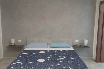 پانسیون Mondo House