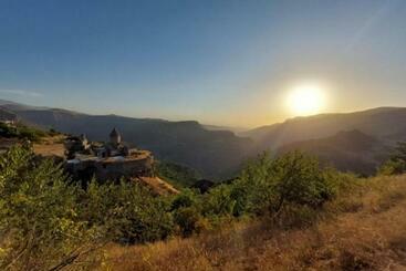 تختخواب و صبحانه Alexmila