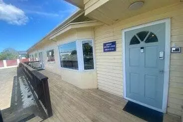 پانسیون Airport Westney Lodge