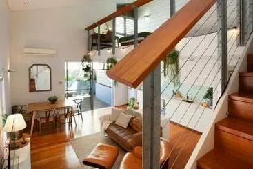 آپارتمان‌های توریست‌ها Enormous Loft With Terrace By Sydney Dreams