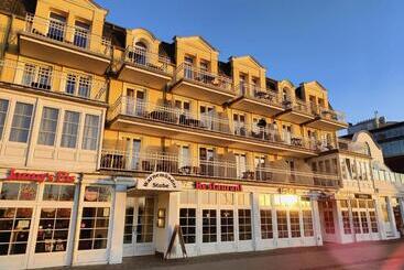 ホテル Bellevue Warnemünde