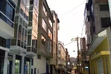 هتل Huaytusive Inn