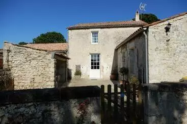 Turistihuoneistot La Roche Des Bois, Maison Classée