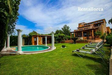 Turistlägenheter Villa Alzina