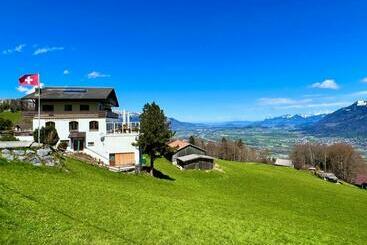 Aparthotel Almgasthaus Gemsli A Bisal österreich überm Schweizer Rheintal