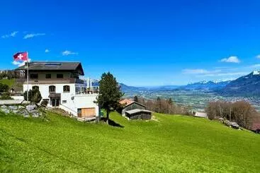 Aparthotel Almgasthaus Gemsli   A Bisal österreich überm Schweizer Rheintal