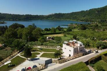 膳宿费 Il Lago Di Nemi