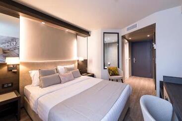 هتل Ambassador Boutique