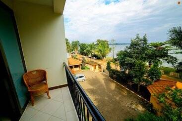 Lakefront Hotel Entebbe