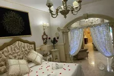 تختخواب و صبحانه Regina Suite