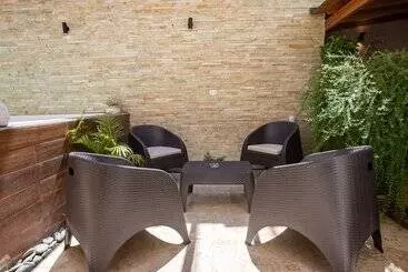 پانسیون Room In Guest Room   Central 1bd And Bth With Common Picuzzi