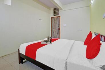 Hotel Oyo 88893 Lakshmi Sri Deluxe Boarding & Lodgeing