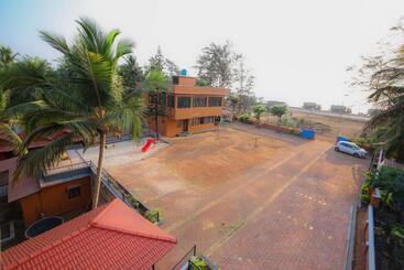 Hotel Saikushi Beach Resort