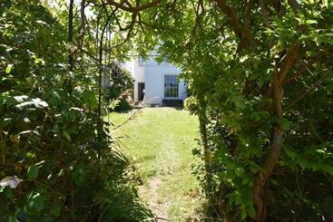 Apartaments turístics Arden Villa, Sleeps 8, Moments From The Golden Sandy Beach Of Ryde