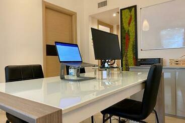 مبيت وإفطار Bed & Office