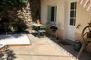 Turistihuoneistot Gîte Le Palmier   Perfectly Located Cosy Studio With Private Garden