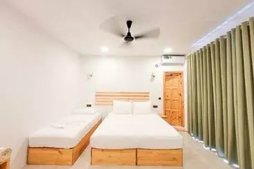 پانسیون Thila Sky View   Guest House