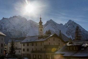 בית מלון כפרי Restorant Engiadina Ftan