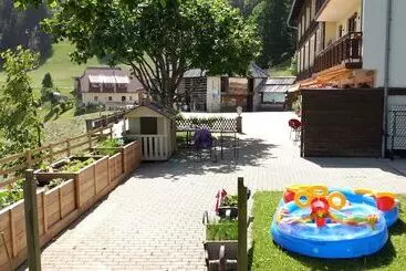 펜션 Bed&breakfast Lausegger