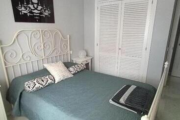 ツーリストアパートメント Cozy Apartment & Free Parking