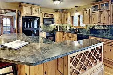 ツーリストアパートメント Lazy Pines Lodge