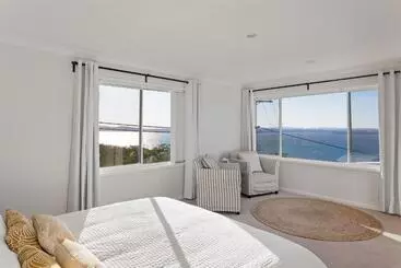 ツーリストアパートメント Tranquil With Harbour Views