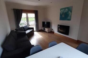 דירות לתיירים Carvetii   Xavier House   2 Storey Sleeps Up To 7