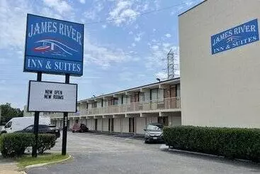 モーテル James River Inn & Suites