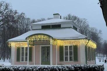 آپارتمان‌های توریست‌ها Penthouse Kadriorg