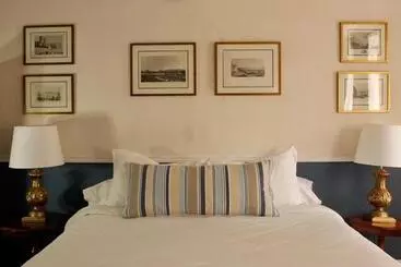 Hostel 1560  Domaine Des Cinq Jardins  A Magical And Authentic Mansion