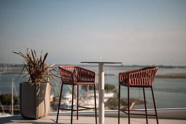 בית מלון כפרי Laguna Faro Suites   Adults Only & Free Beach