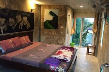 פנסיון อีต่องโฮมสเตย์