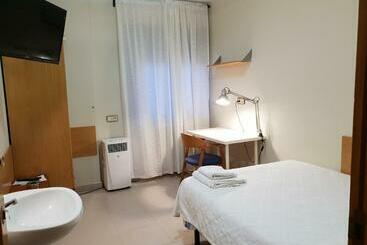 فندق صغير Residencial Oscense