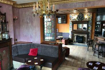 הוסטל Valley Bar