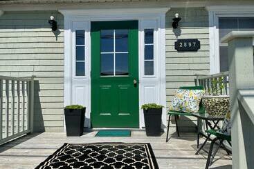 Bed & Breakfast The East Wind Guesthouse