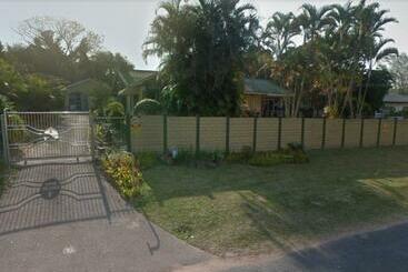 פנסיון Edwaleni Guest Lodge