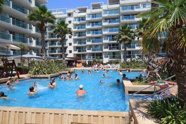 ツーリストアパートメント Acacias Suites Apartments Salou