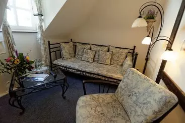 Burghaus & Villa Kronenburg