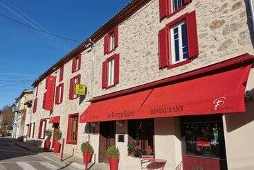 Logis Hotel Restaurant La Barguillere