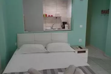 فندق Ouzas Luxury