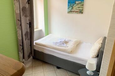 بنسيون Neubert`s Gasthaus Am Rhein