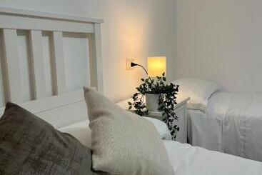 تختخواب و صبحانه Atrium Boutique