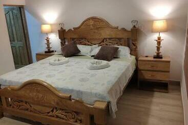 پانسیون Aparta Suite Villa Roko